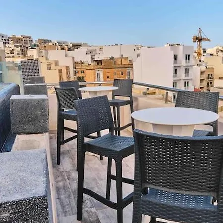 Lovely 1 Bedroom Penthouse , With A Private Pool! Apartament Gzira