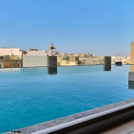 Lovely 1 Bedroom Penthouse , With A Private Pool! *