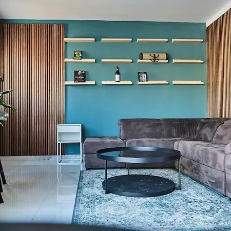 Lovely 1 Bedroom Penthouse , With A Private Pool!