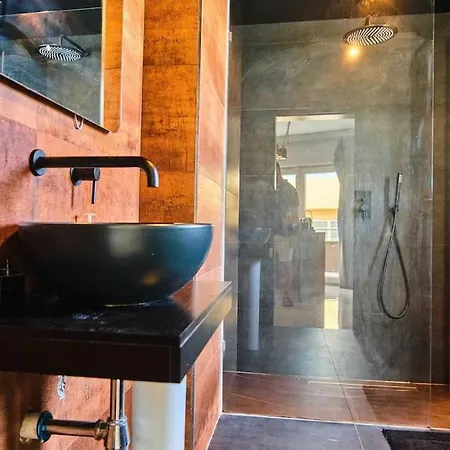Lovely 1 Bedroom Penthouse , With A Private Pool! 公寓